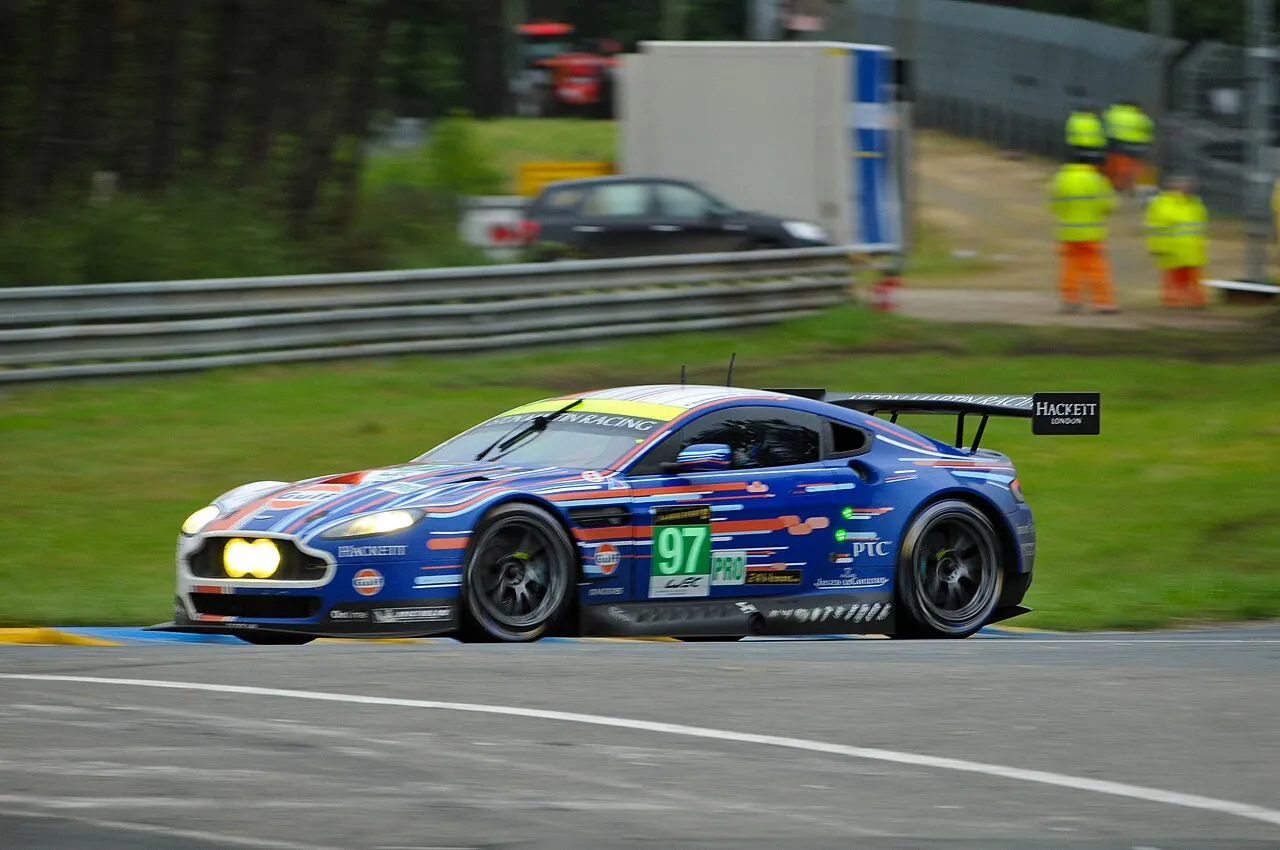 L'Aston Martin Vantage GT2 s'impose comme une reference incontcontournable du sport automobile d'endurance mondial