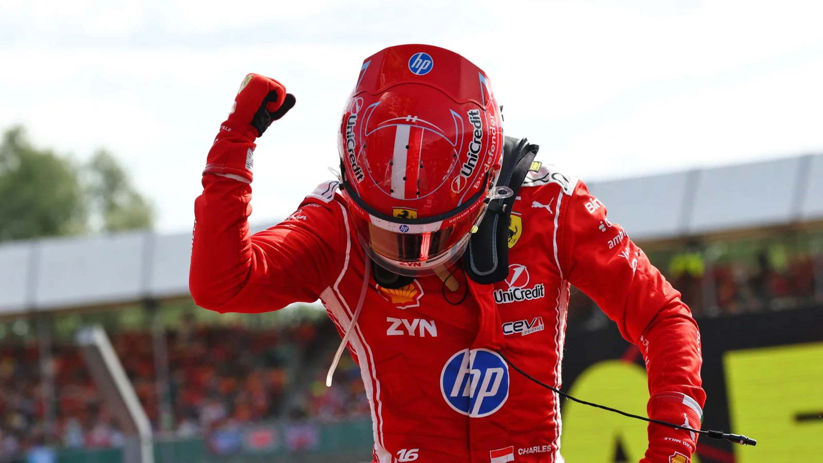 Charles Leclerc célèbre sa victoire au Grand Prix de Grande-Bretagne à Silverstone