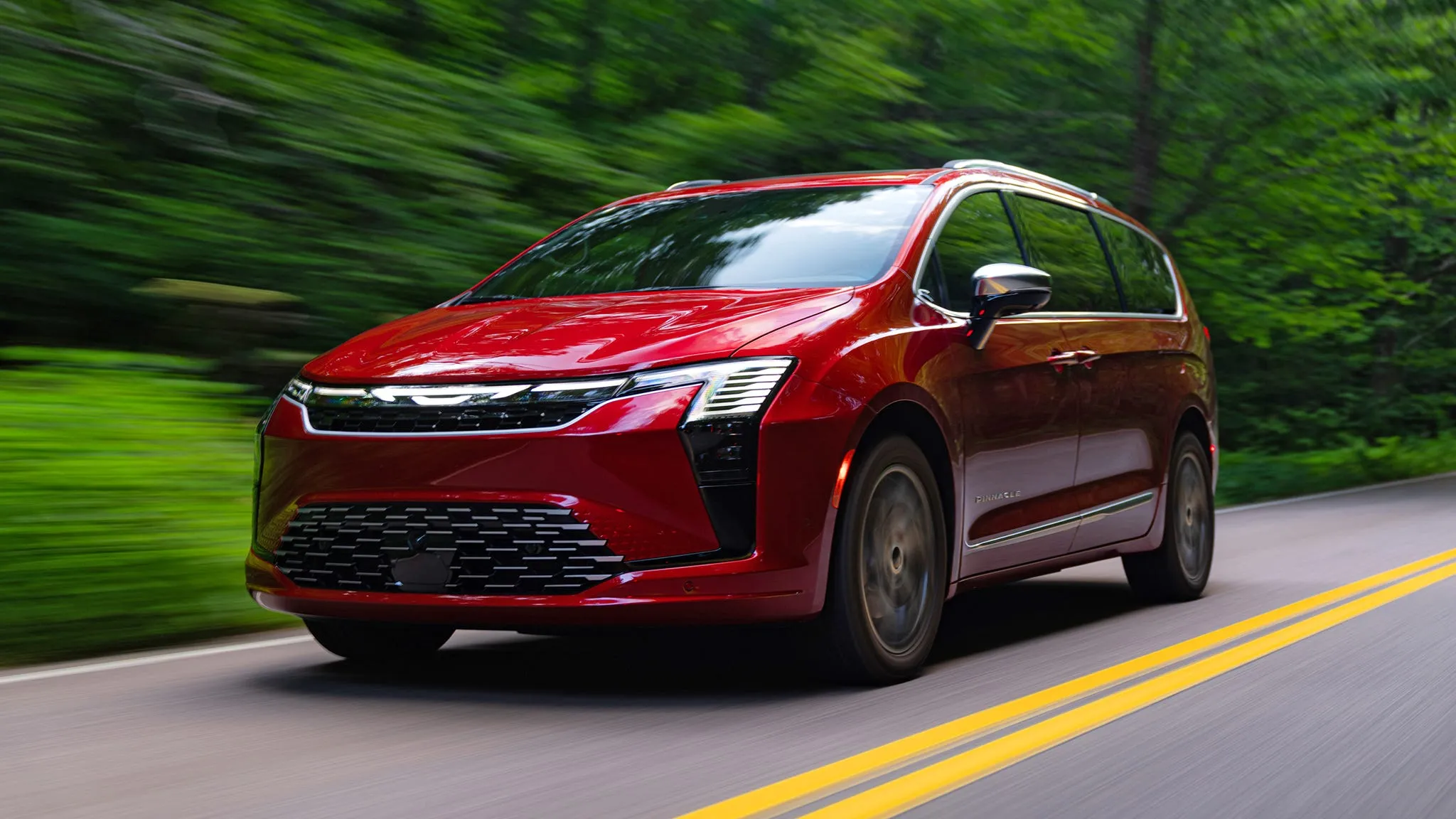 La Chrysler Pacifica 2027 lors d'un test routier de longue durée sur les routes américaines
