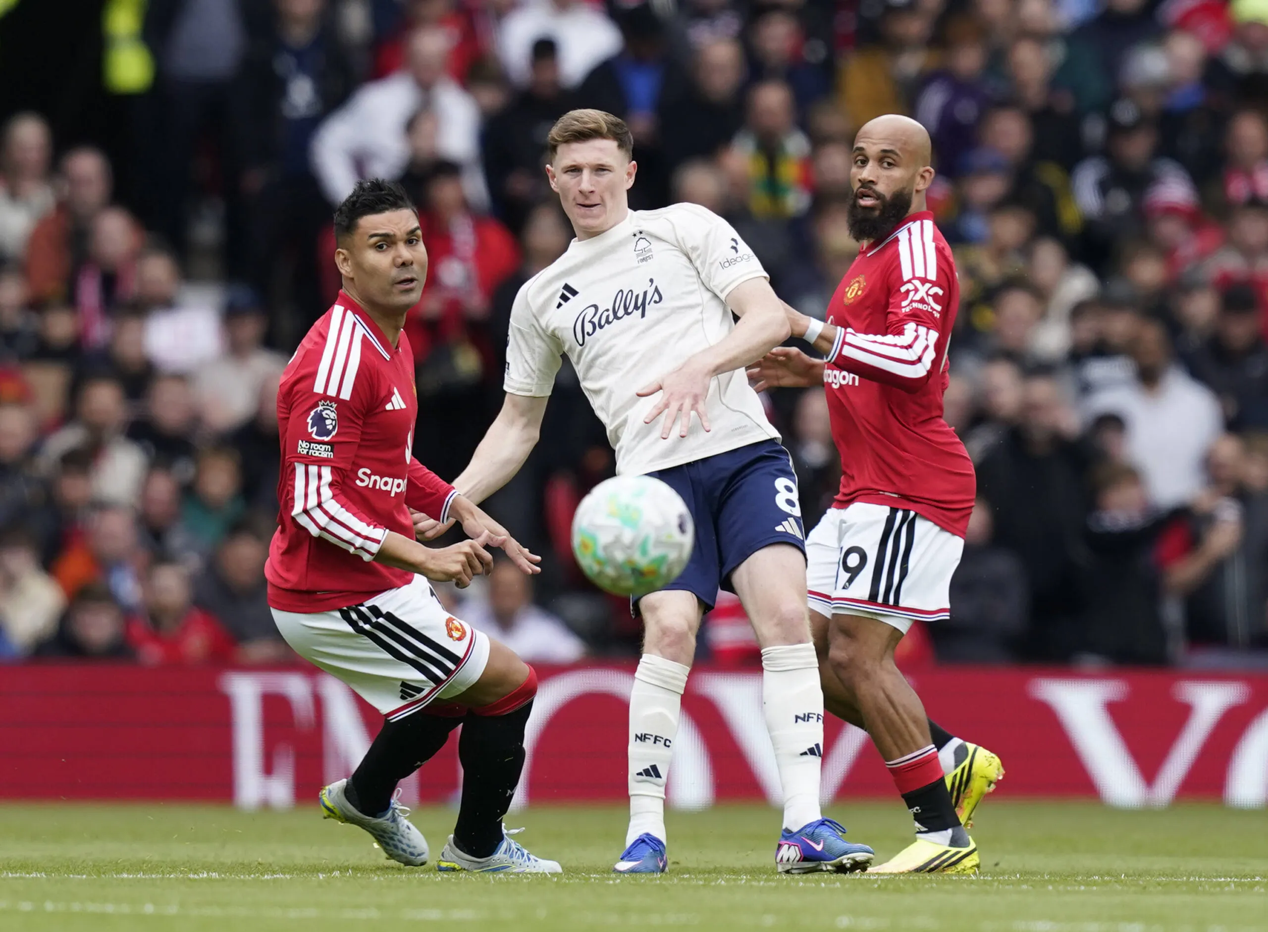 Gary Neville conseille à Manchester United de remplacer Casemiro