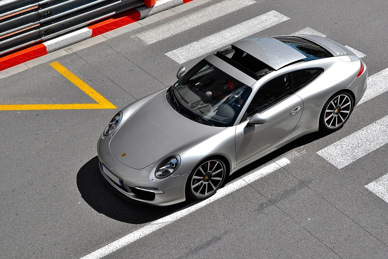 L'évolution historique du toit ouvrant et du moonroof dans l'industrie automobile moderne