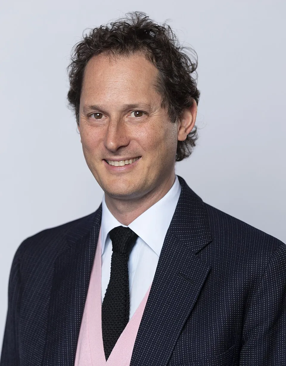 Portrait de John Elkann, dirigeant d'Exor et président de Stellantis