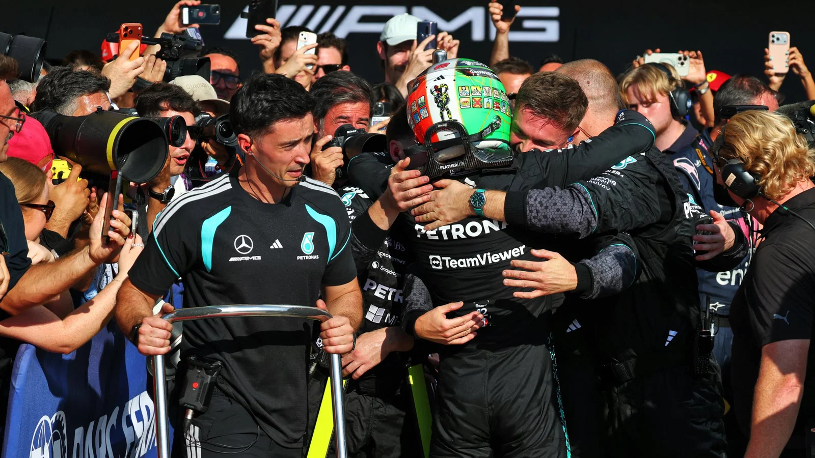 Kimi Antonelli célèbre sa victoire historique au Grand Prix d'Italie de Formule 1 à Monza