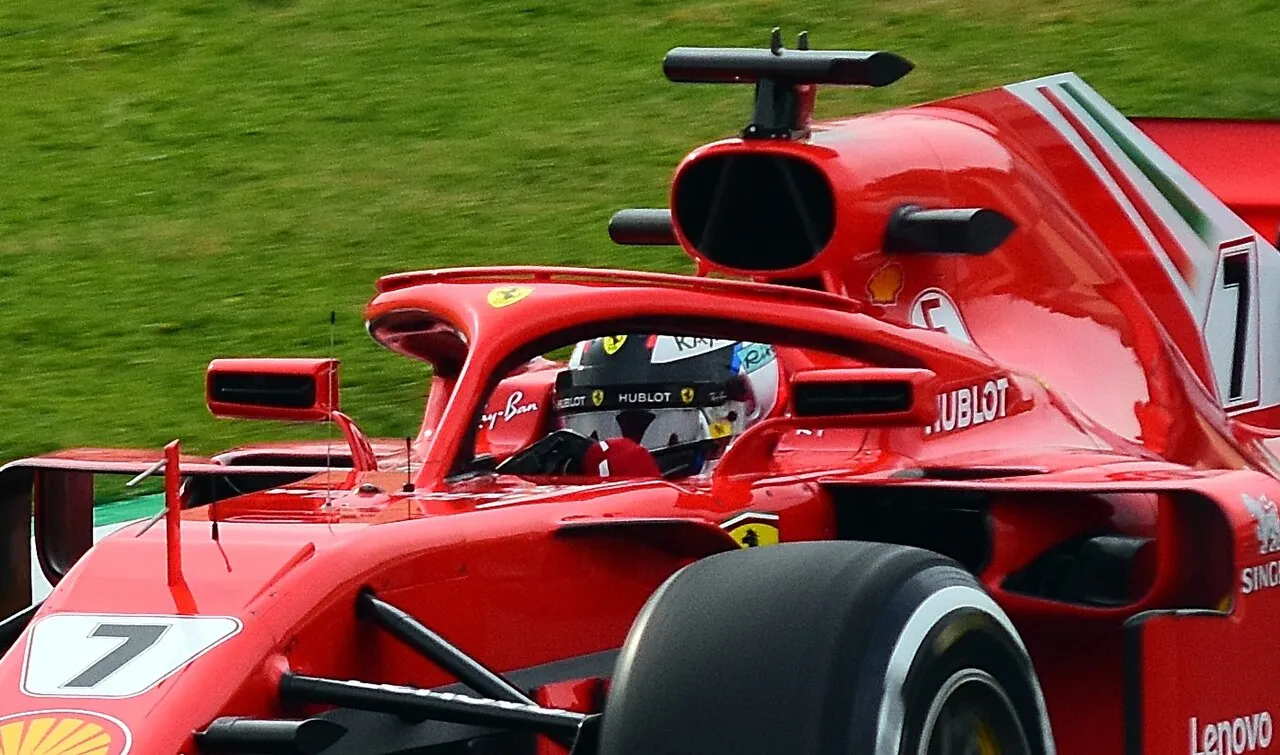 Le système de sécurité Halo installé sur une monoplace de Formule 1 pour protéger la tête du pilote