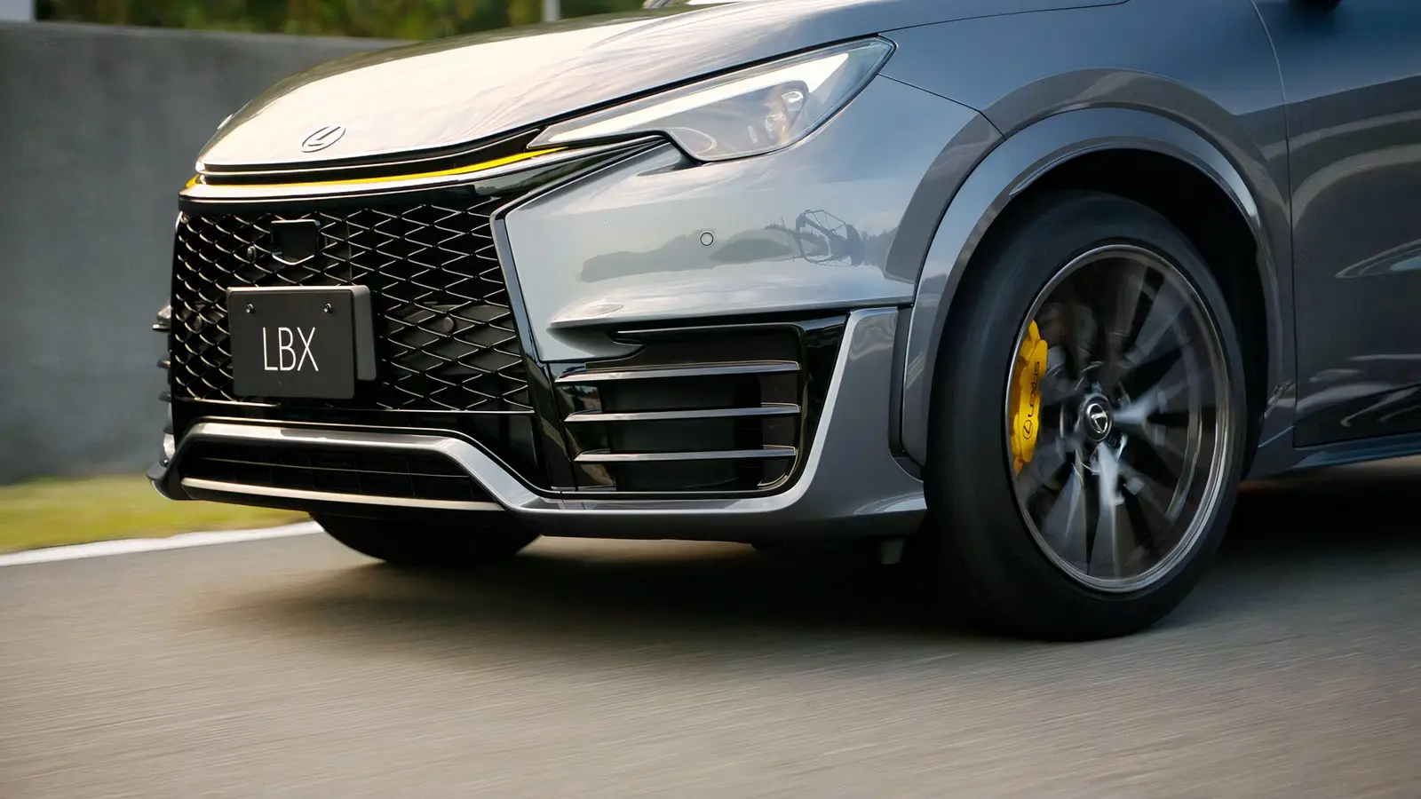 Le constructeur Lexus teste une variante extrême du crossover LBX Morizo RR sur le circuit du Nürburgring