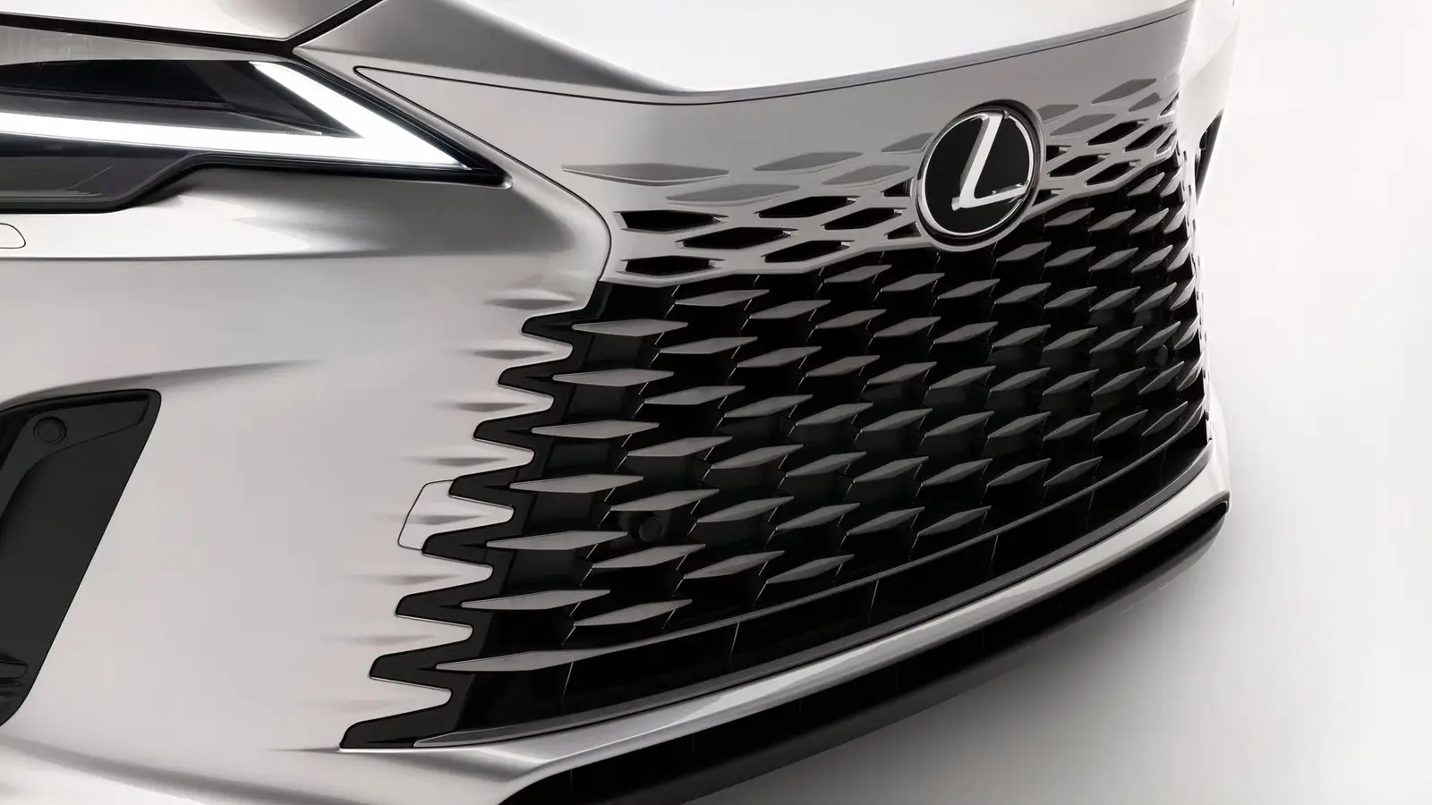 Le SUV Lexus RX 450h+ offre une experience de conduite silencieuse et raffinee aux conducteurs exigeants