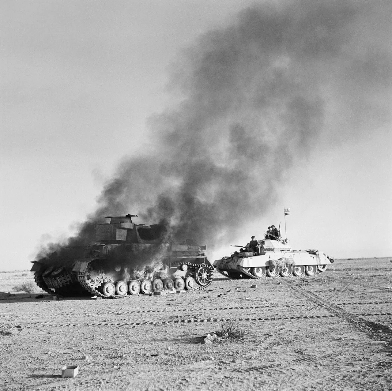 Les opérations militaires d'Operation Crusader dans le désert de Libye en 1941