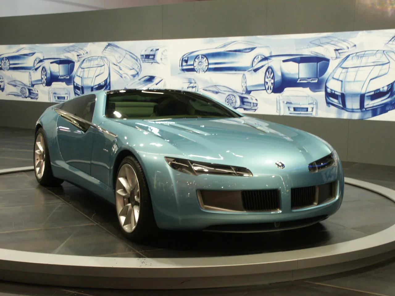 Profil du concept car Bertone Birusa de 2003 basé sur la BMW Z8