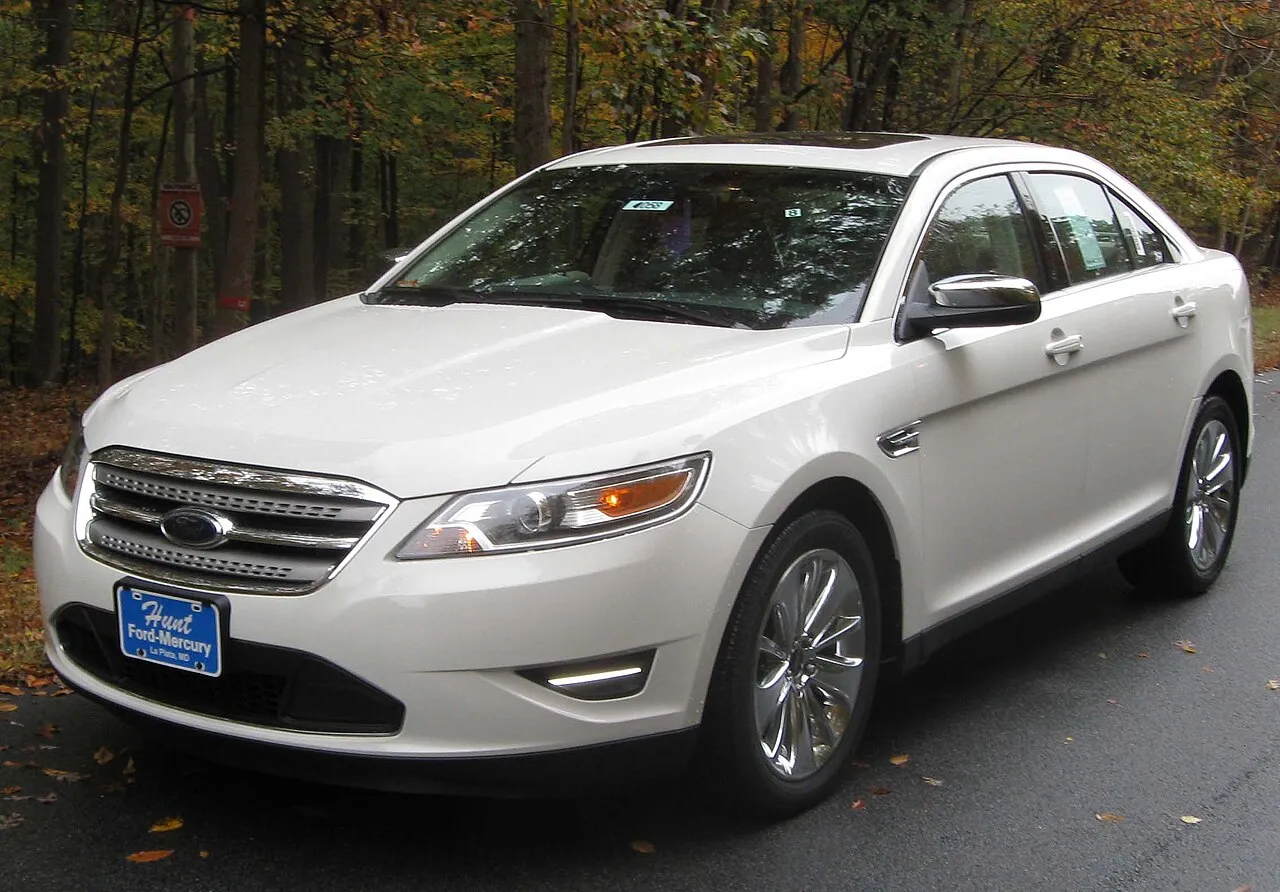 La Ford Taurus s'affirme comme une berline emblématique de l'industrie automobile américaine