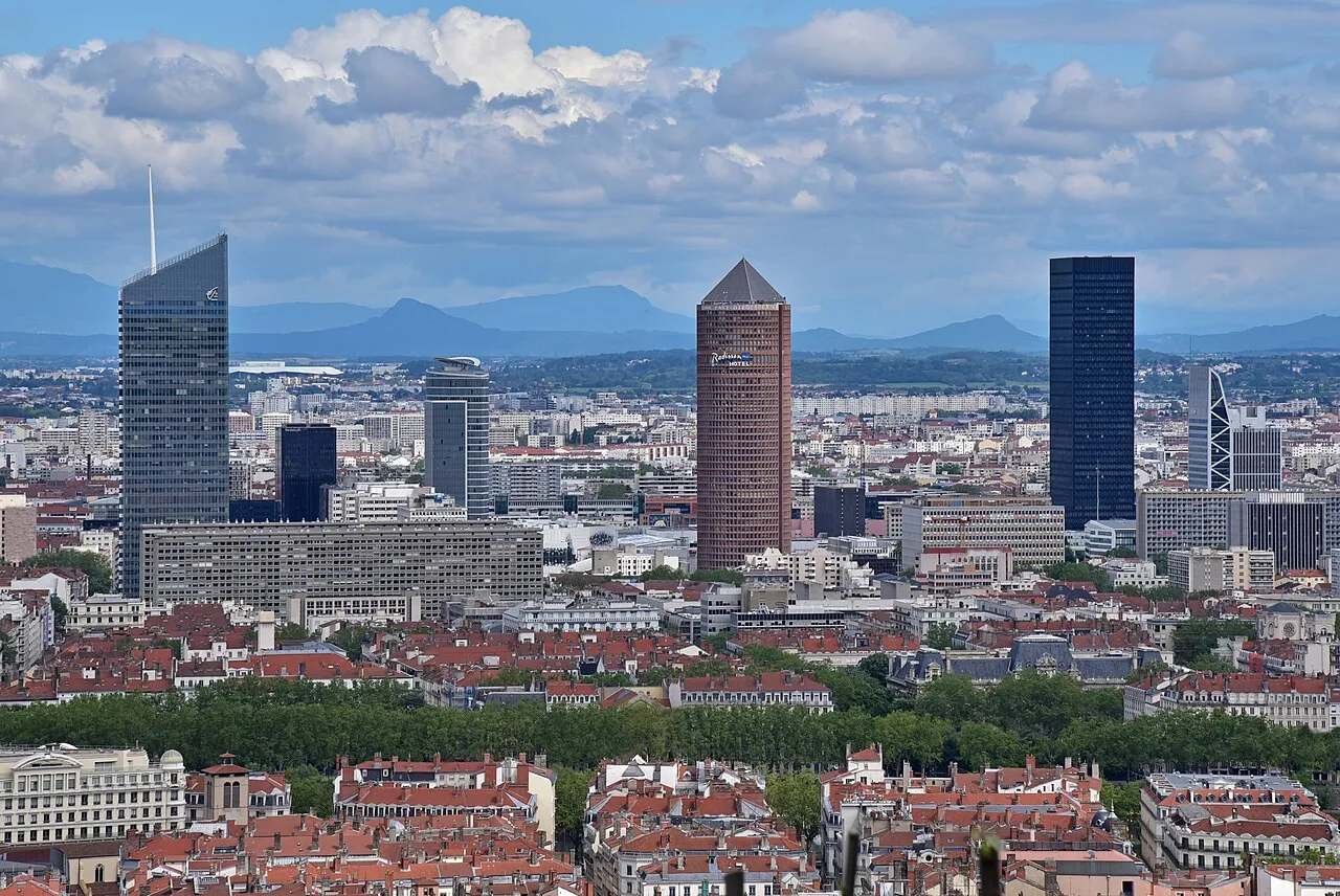 Vue panoramique de Lyon et de ses monuments historiques au confluent du Rhône et de la Saône