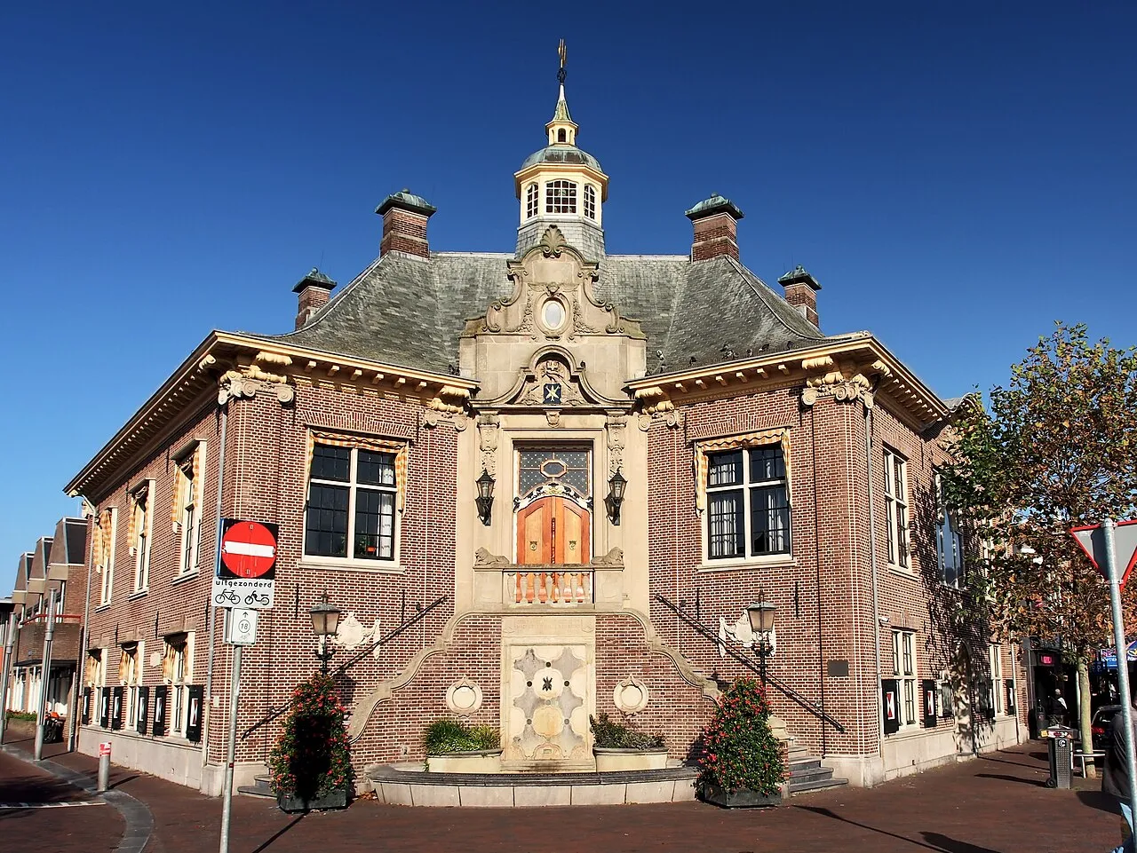 Vue panoramique de Zandvoort, station balnéaire néerlandaise et temple des sports mécaniques