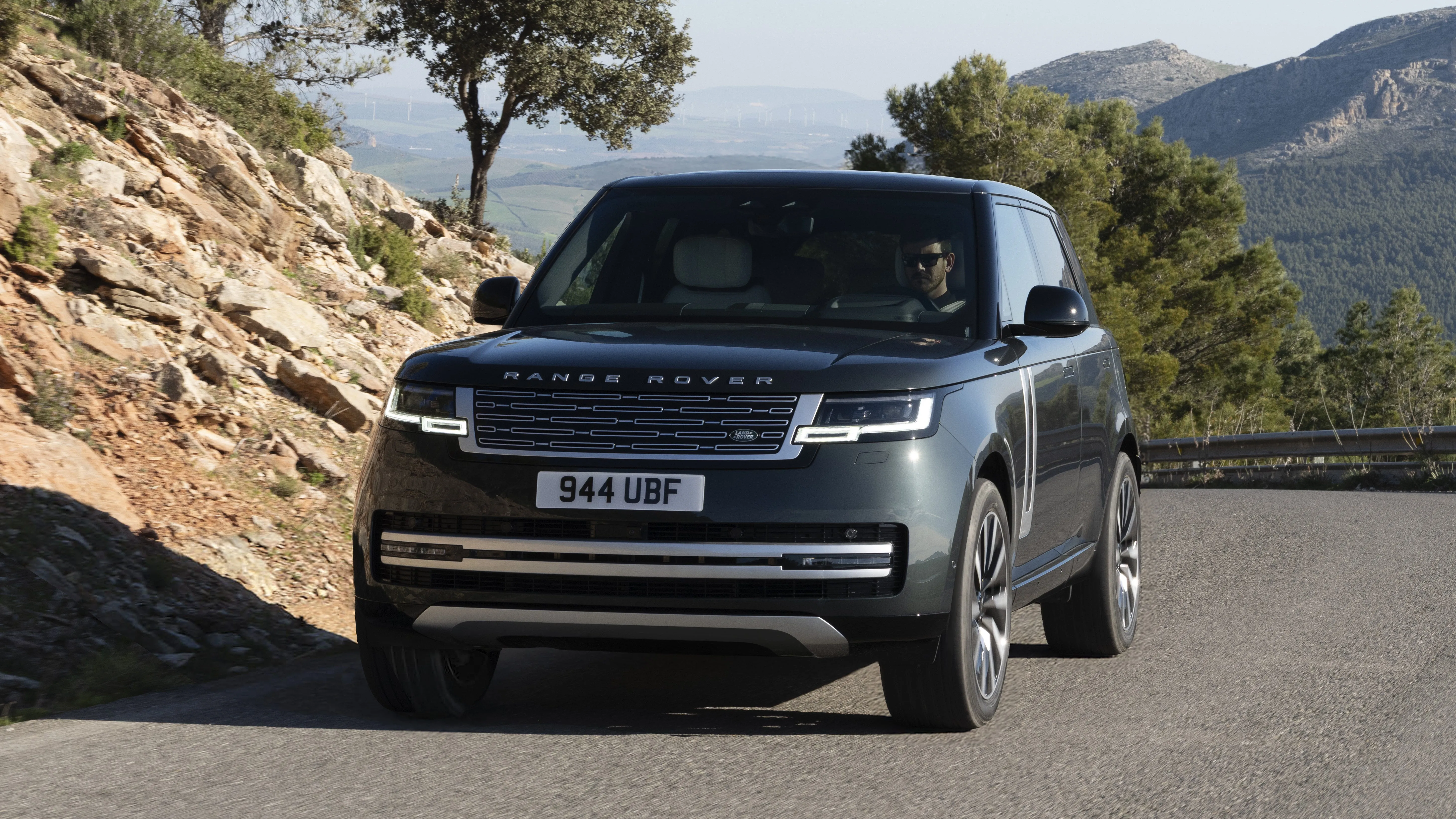 Le nouveau Range Rover Electric conserve son design iconique tout en offrant des performances de pointe