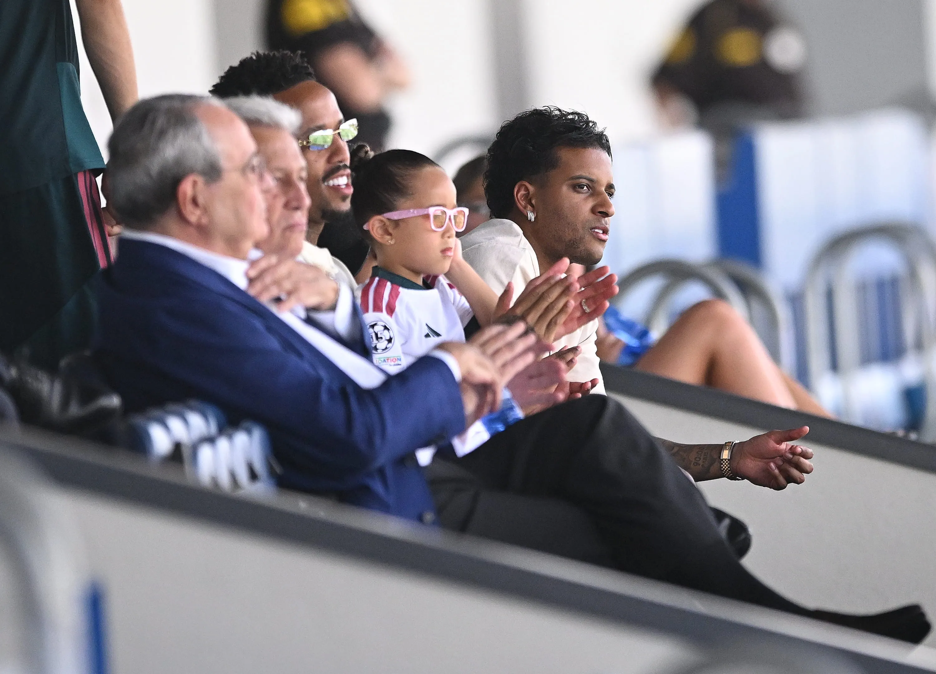 Rodrygo s'entraîne sur la pelouse lors de sa rééducation avec le Real Madrid
