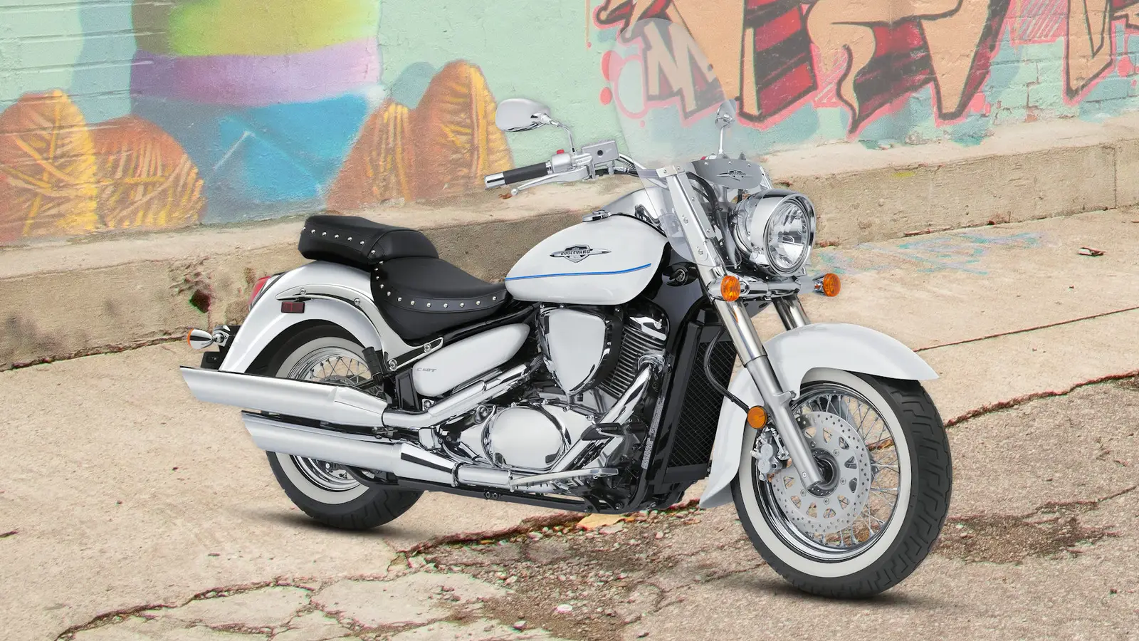 La moto Suzuki Boulevard C50T Special mise sur le confort de roulement pour les passionnes de custom