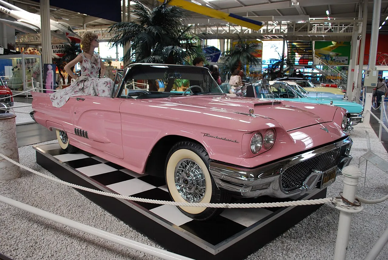 La Ford Thunderbird et les coupés de luxe américains ont redéfini le confort automobile au siècle dernier